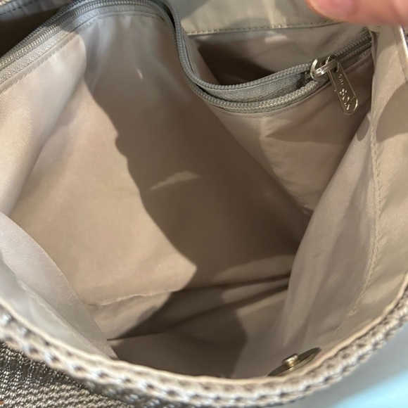 THE SAK Crochet Messenger Style Lined Magnetic Closure Zipper Pocket Crossbody - Picture 8 of 12